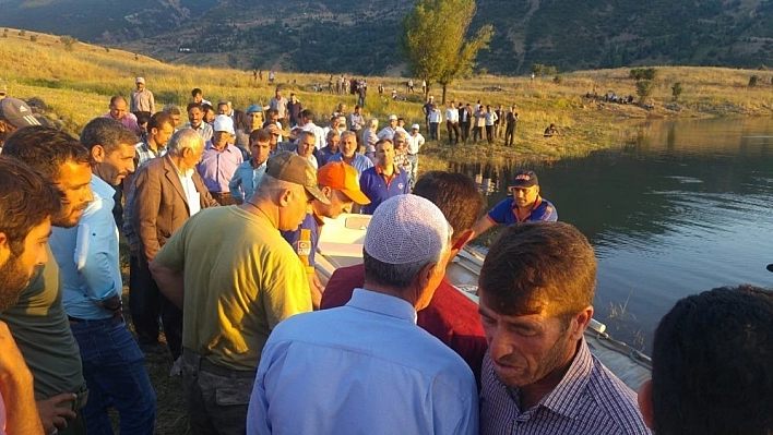 Fotoğraf çekerken sandaldan göle düşen gencin cansız bedeni bulundu 
