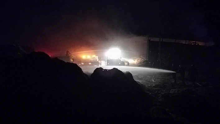 Besi yangınında 400 ton saman yandı 