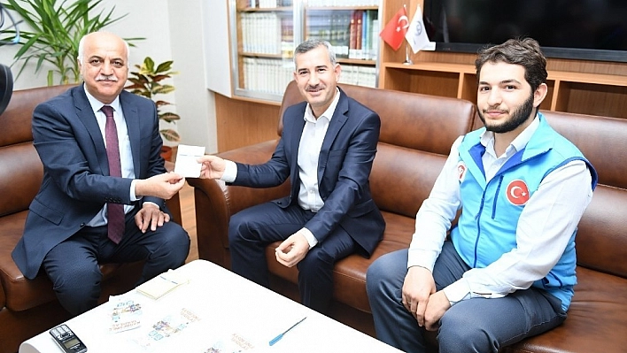 Çınar'da kurbanını Diyanet'e bağışladı 