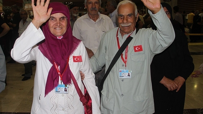 Elazığ'dan ilk hac kafilesi yola çıktı 