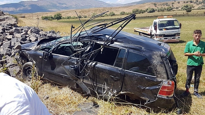 Bingöl'de otomobil şarampole yuvarlandı :4 yaralı 