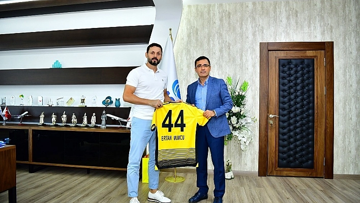 Erol Bulut'tan eski başkan Mumcu'ya forma sürprizi 