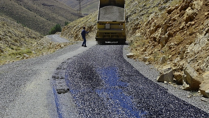 Uluköy Mahallesi'nde 15 km'lik yol asfaltlanıyor 