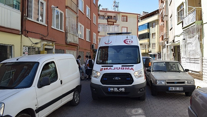 Emekli öğretmen evinde ölü bulundu 