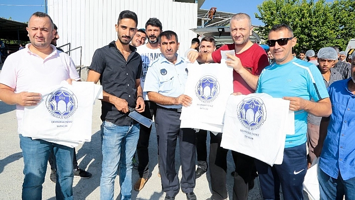 Battalgazi Belediyesi, kasap önlüğü ve et poşeti dağıttı 