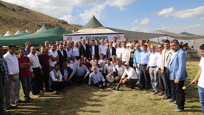 Bingöl'de 2 bin 500 rakımlı yaylada bayramlaşma etkinliği 