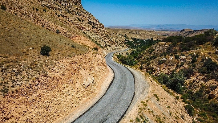 Yazıhan'da 4 mahallenin daha ulaşım sorunu çözüldü 