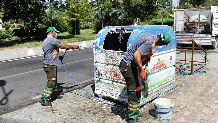 Yeşilyurt'ta çöp konteynerleri dezenfekte edildi 