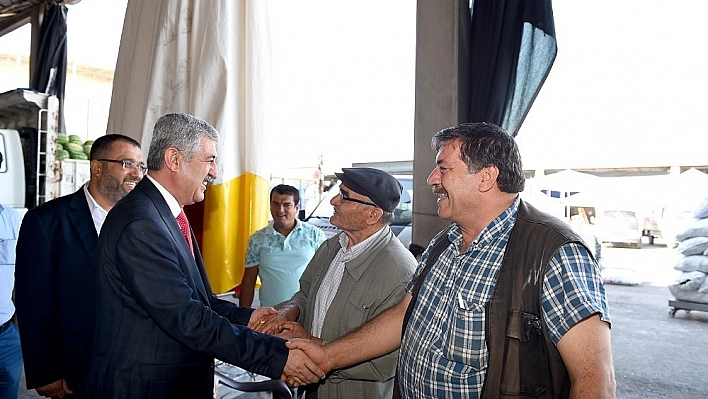 Belediye başkanı hal pazarı esnafıyla kahvaltıda buluştu 