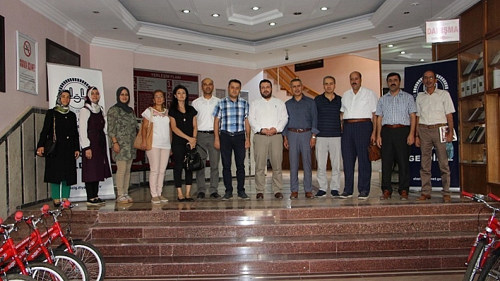 Elazığ'da öğrencilere bisiklet dağıtıldı 