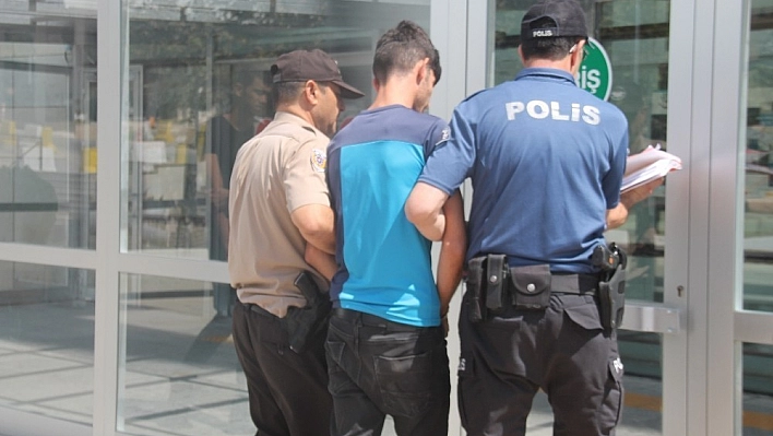 Elazığ'da bir kişiyi gasp eden 2 şüpheli yakalandı 