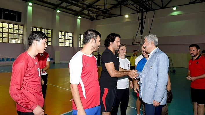 Başkan Polat, görme engelli sporculara moral verdi 