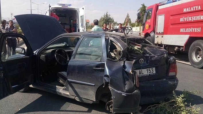 Otomobilin lastiği fırladı: 2 yaralı 
