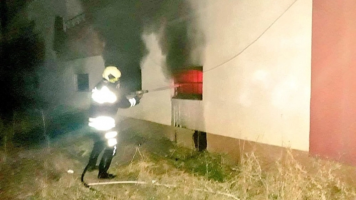 Bodrum katta yangın çıktı, ekipler söndürdü 