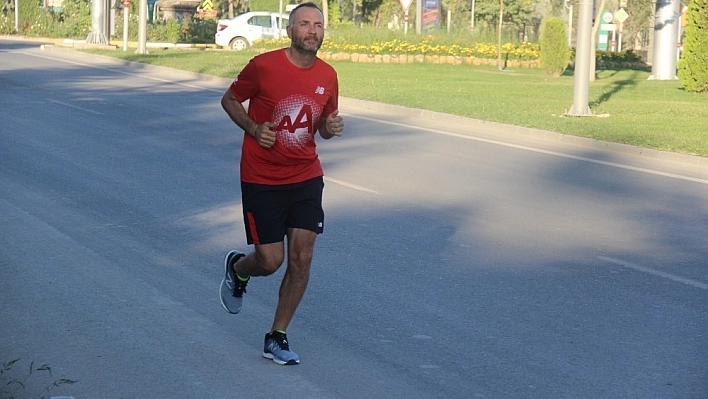 İyilik için koşan esnaf, 450 kilometreyi geride bıraktı 