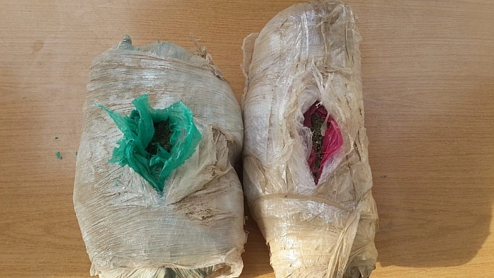 Stepneye zulalı 2 kilo esrar ele geçirildi 