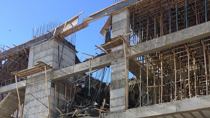 Elazığ'da inşaatta kalıp çöktü:2 yaralı 