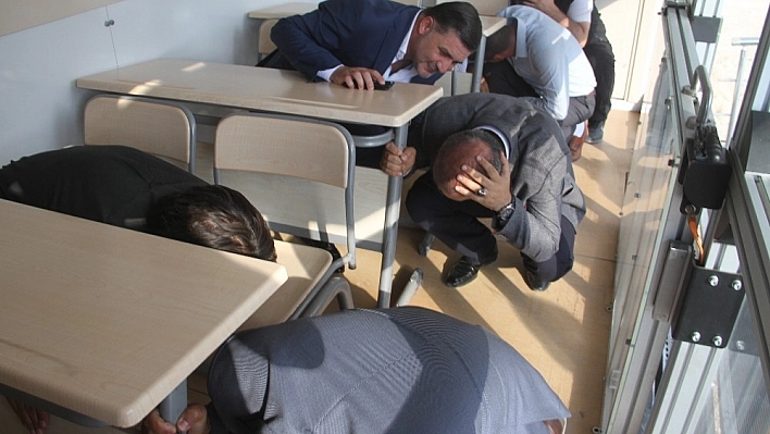 Sanal simülasyonla deprem yaşandı