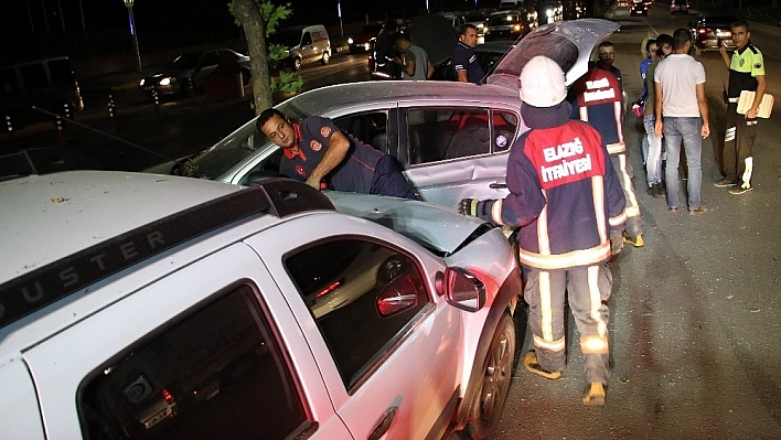 Elazığ'da 3 araç bir birine girdi 