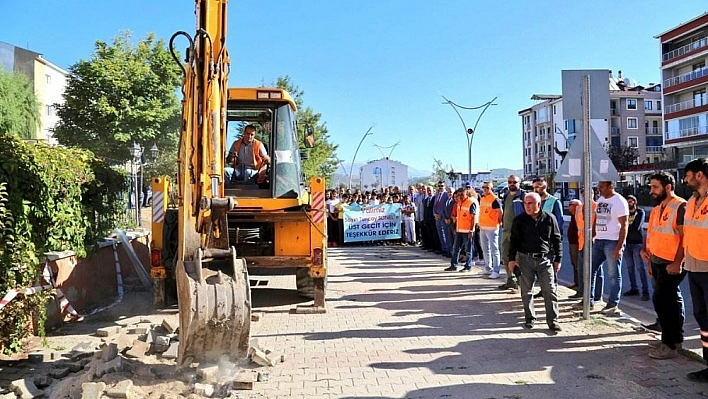 Öğretmen ve öğrencilerin istediği üst geçit inşaatına başlandı 