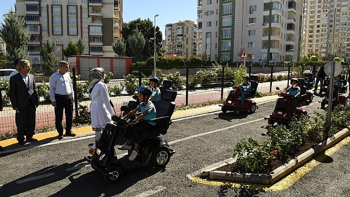 Yeşilyurt Belediyesi'nden öğrencilere trafik eğitimi 