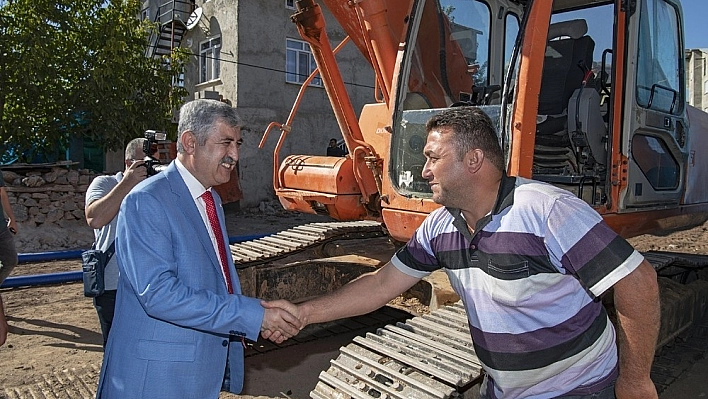 Başkan Polat, Kurucuova'daki altyapı çalışmalarını inceledi 
