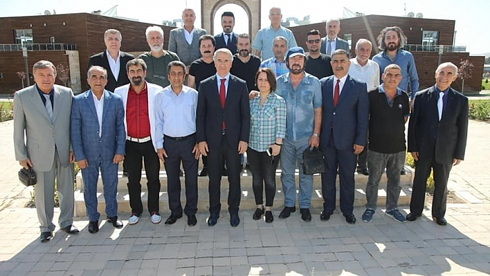 Başkan Yanılmaz, Elazığ'lı sanatçılarla bir araya geldi