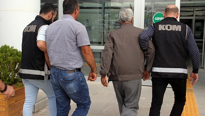 Otomobilde 10 tabancayla yakalanan 2 şüpheli tutuklandı 