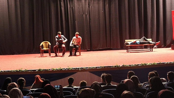 'Umudun Adı Mavi' sahnelendi