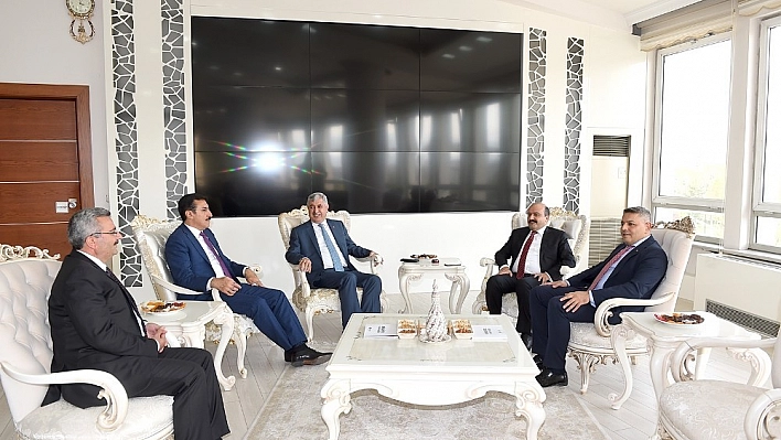 Bakan Yardımcısı Metin'den Büyükşehir Belediyesine ziyaret 