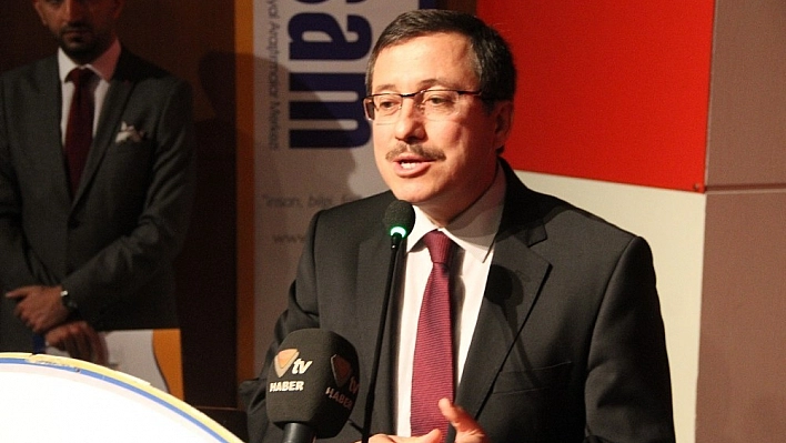 Malatya'da 'İdealden Gerçeğe Toplum Siyaset ve Ekonomi' sempozyumu düzenlendi 