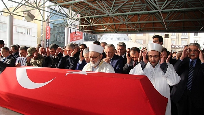 Küçükel, son yolculuğuna uğurlandı