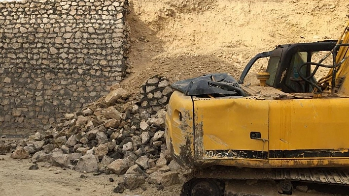 Okul inşaatının duvarı çöktü: 1 ölü, 1 yaralı 