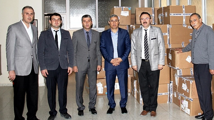 Darende'de öğrencilere giyecek yardımı 