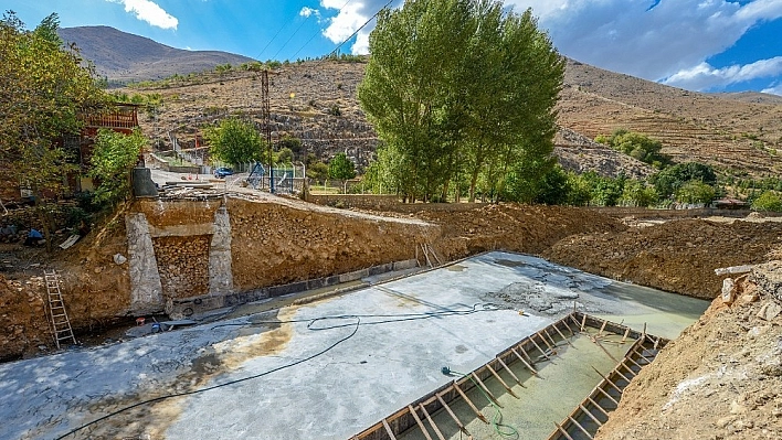 Kaptaj yoluna kemerli köprü yapılıyor 