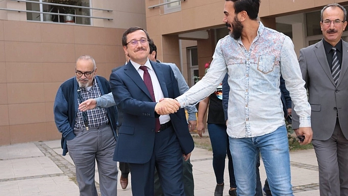 Güzel Sanatlar ve Tasarım Fakültesinden çöp toplama etkinliği 
