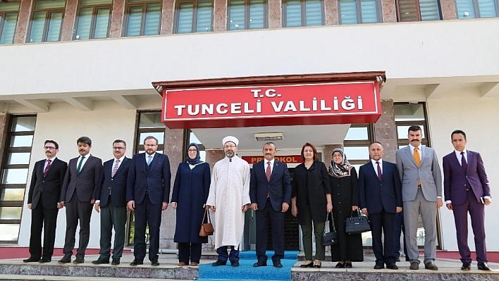 Cuma namazını Tunceli'de kıldırdı