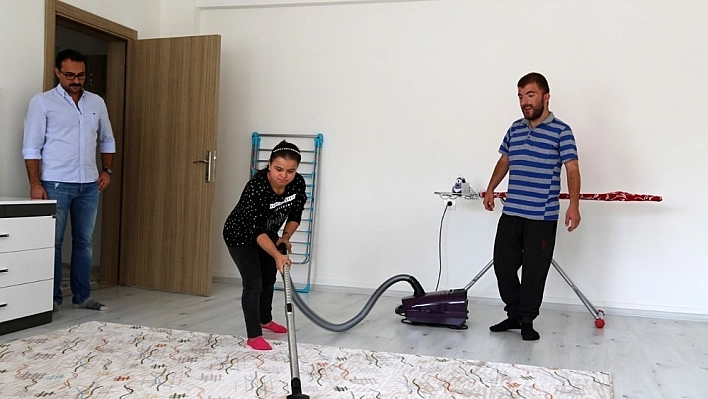 Özel çocuklar, uygulama eviyle hayatı öğreniyor 