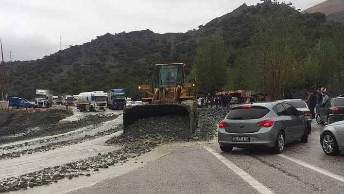 Malatya-Adıyaman yolunda heyelan 