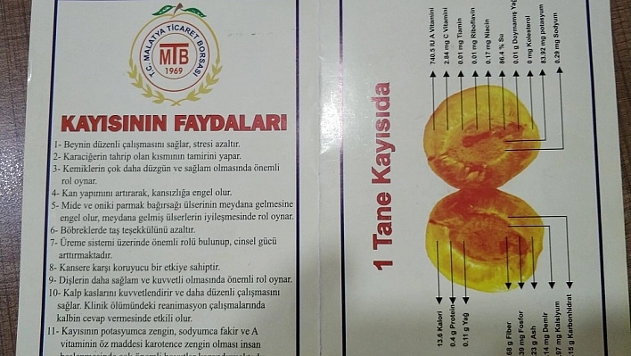 Galatasaray maçını takip eden gazetecilere ve protokole kayısı ikramı 