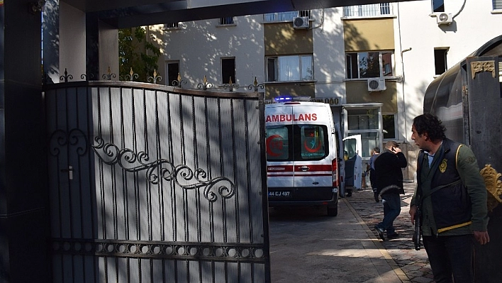 Malatya'da bıçaklı kavga: 1'i ağır 2 yaralı 