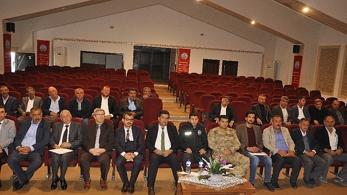Arguvan'da muhtarlar toplantısı 