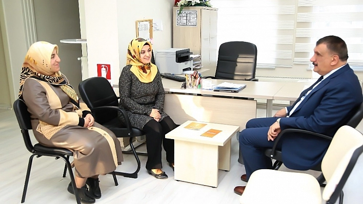 Başkan Gürkan KADEM'li yöneticilerle istişarelerde bulundu 