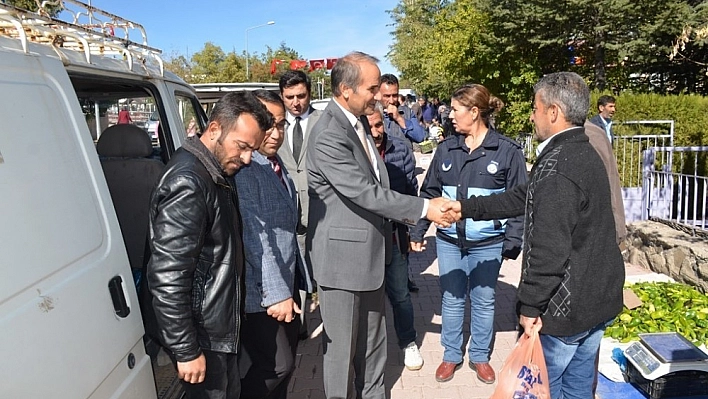 Başkan Kızıldaş  pazarcıların sorunlarını dinledi 