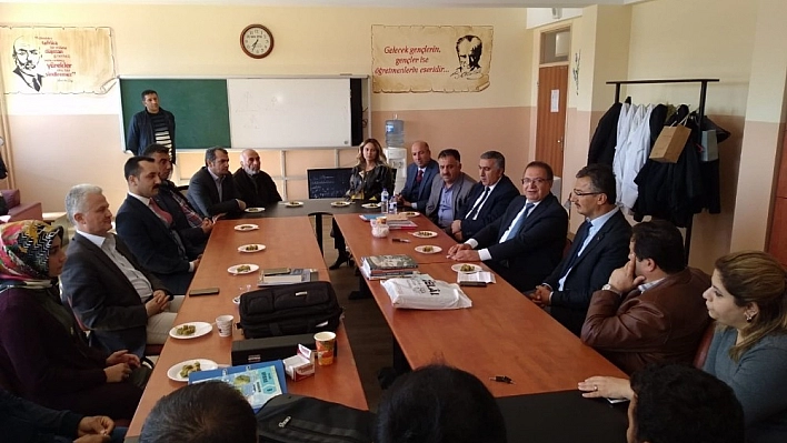 Belediye Başkanı Ali Kazgan, lise öğretmen ve öğrencileri ile bir araya geldi 