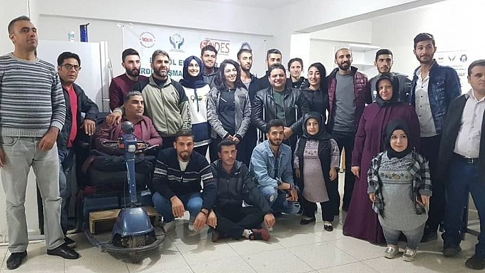 Öğrenciler, engellilerle bir araya geldi 
