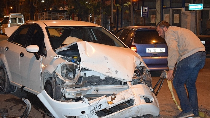 Otomobil İle Minibüs Çarpıştı: 1 Yaralı 