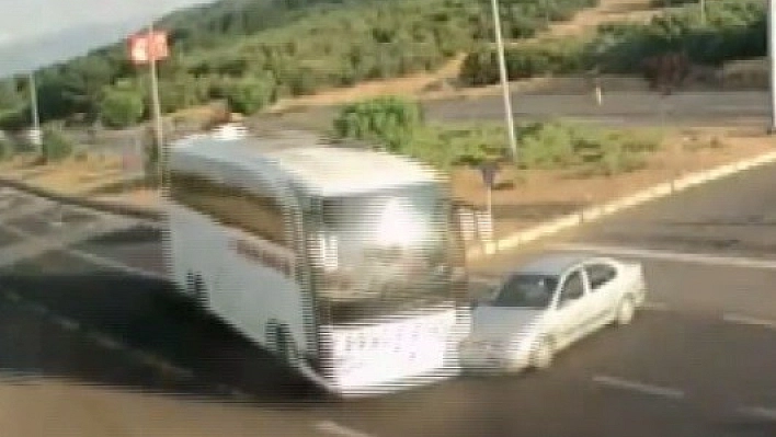 İşte Otobüsün Çarptığı Anlar Kamerada!