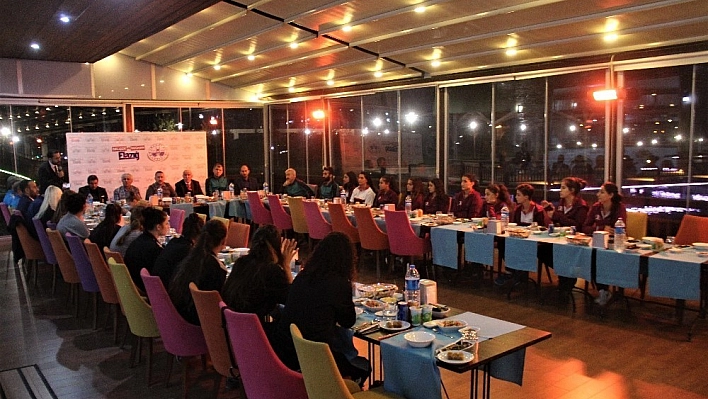 Mardin'li Hentbolcu Kızlar Elazığ'da