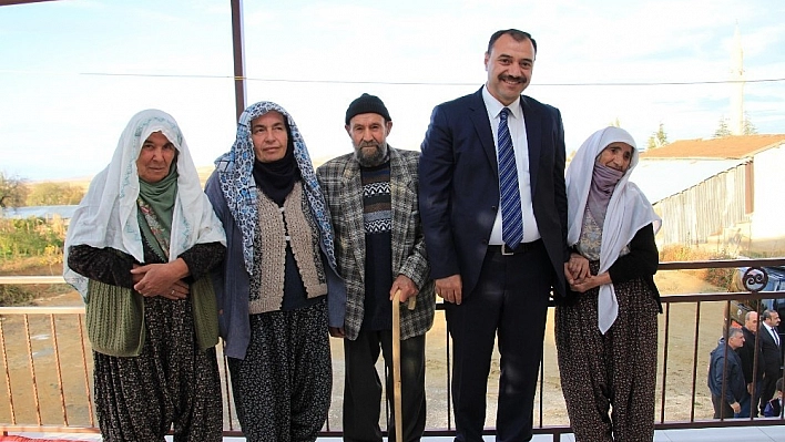 Vali Kaldırım'dan köy ziyareti 